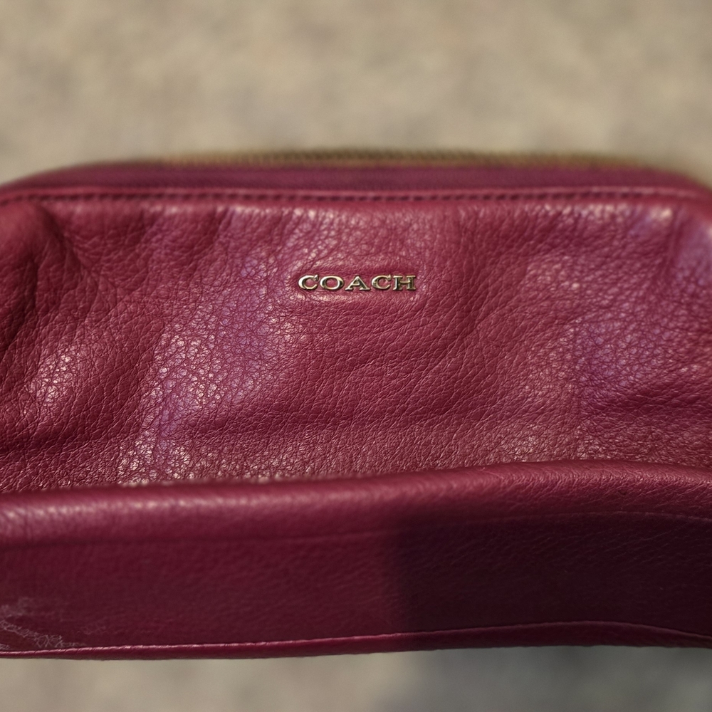 COACH Women's Leather Zip Pouch in Berry